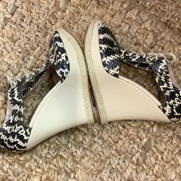 Plomo Esther Wedge Snakeskin T-Strap Sandal 9/39 - Picture 4 of 15